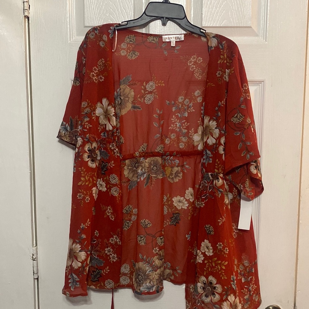 NWT. Ladies light weight summer cardigan size XL.